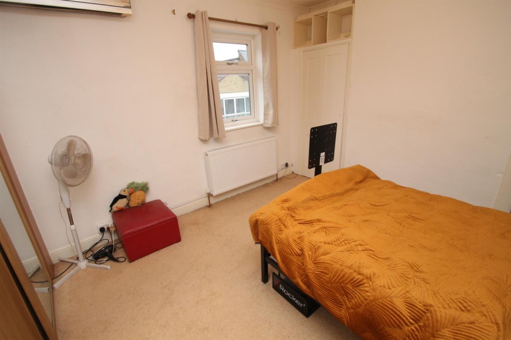 Lot: 168 - MID-TERRACE HOUSE FOR IMPROVEMENT - First floor flat bedroom
